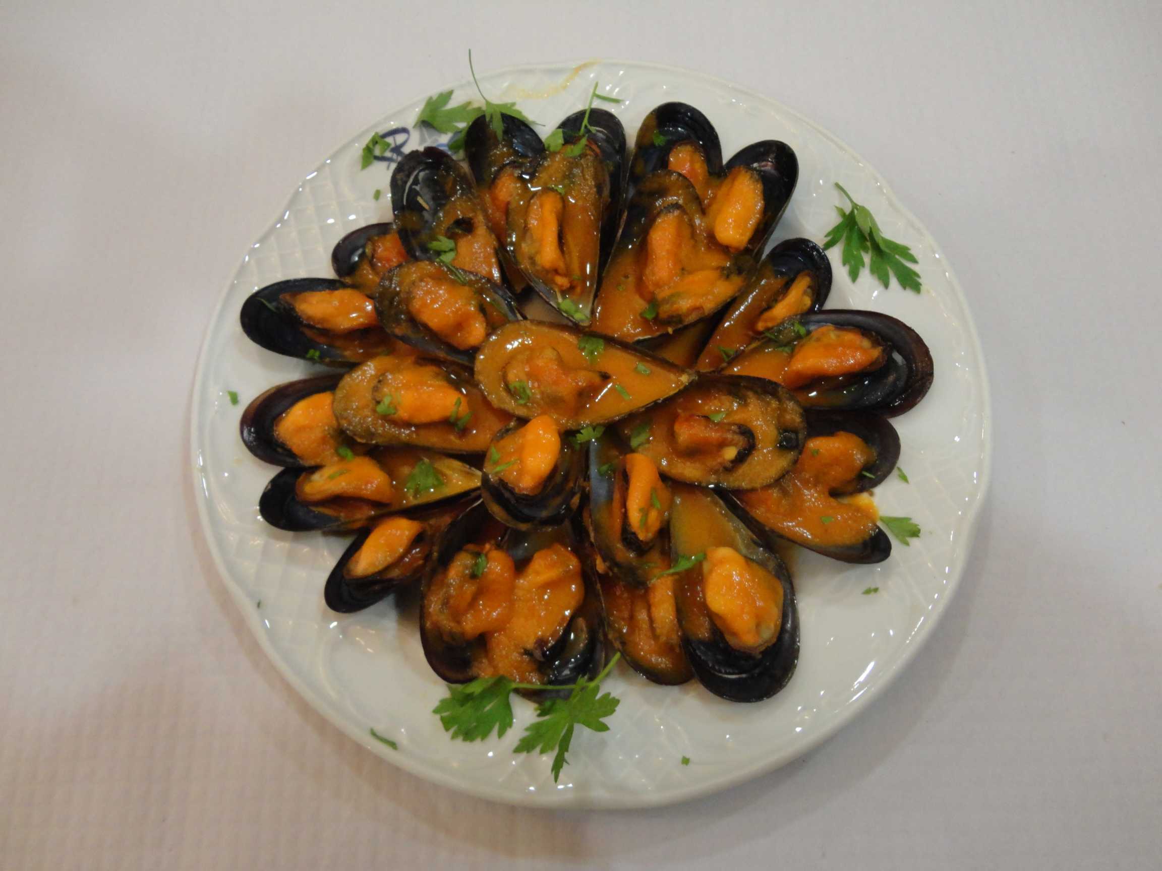Plato de mejillones a la marinera