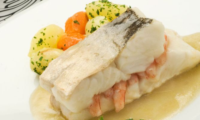Merluza rellena de gambas al horno