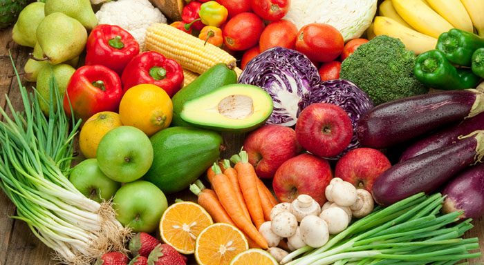 Variedad de frutas y verduras tipicas de la primavera