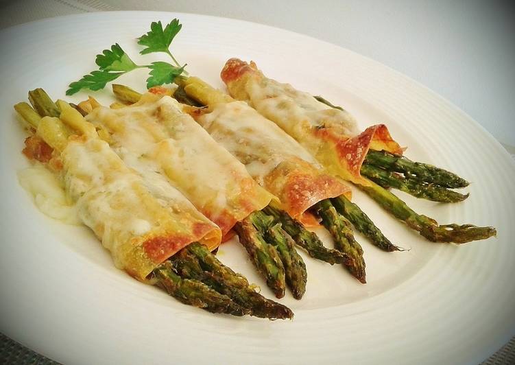 Plato blanco con canelones de espárragos verdes