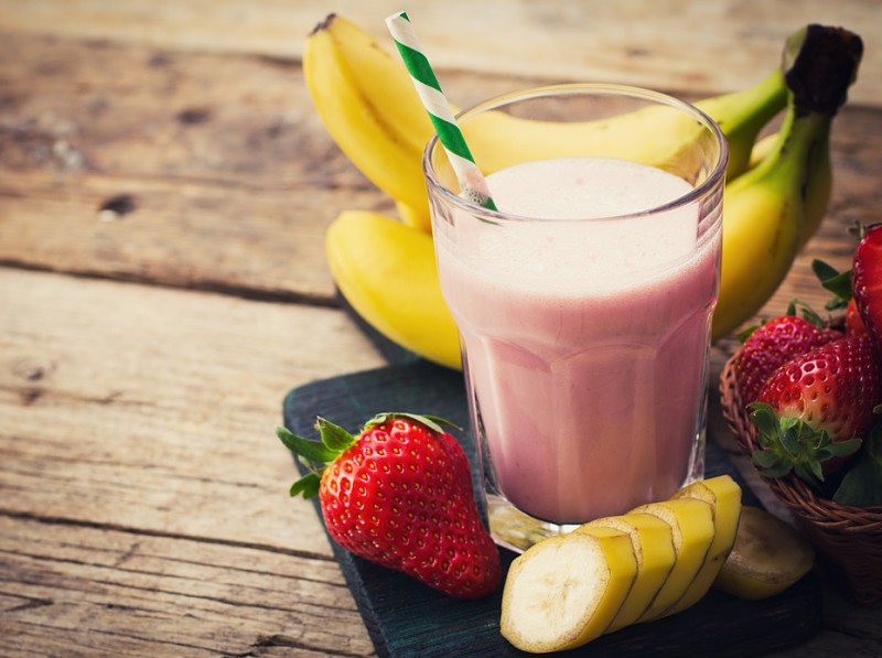 SMOOTHIE DE FRESAS Y PLÁTANO 4 personas Salud a Bocados