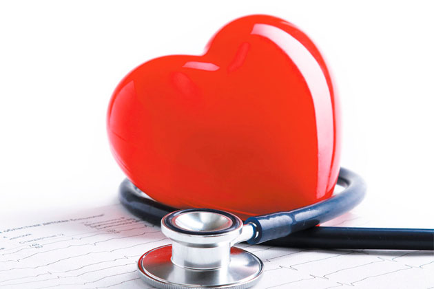 Corazón con esfingomanómetro para medir la tensión arterial